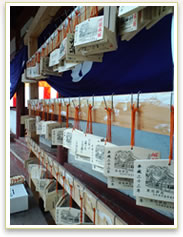 妻垣神社　２５０枚の絵馬